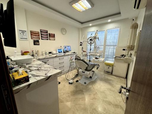 عکس مرکز تخصصی دندانپزشکی 818 پیروزی