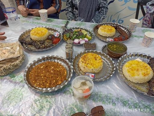 عکس رستوران میرزا کوچک خان