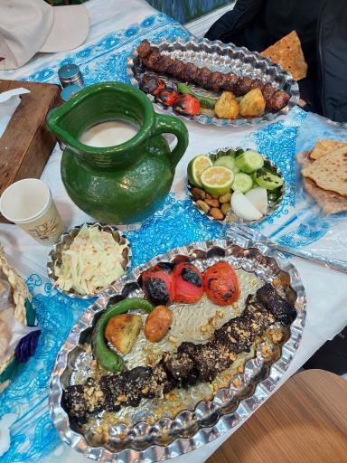 عکس رستوران میرزا کوچک خان