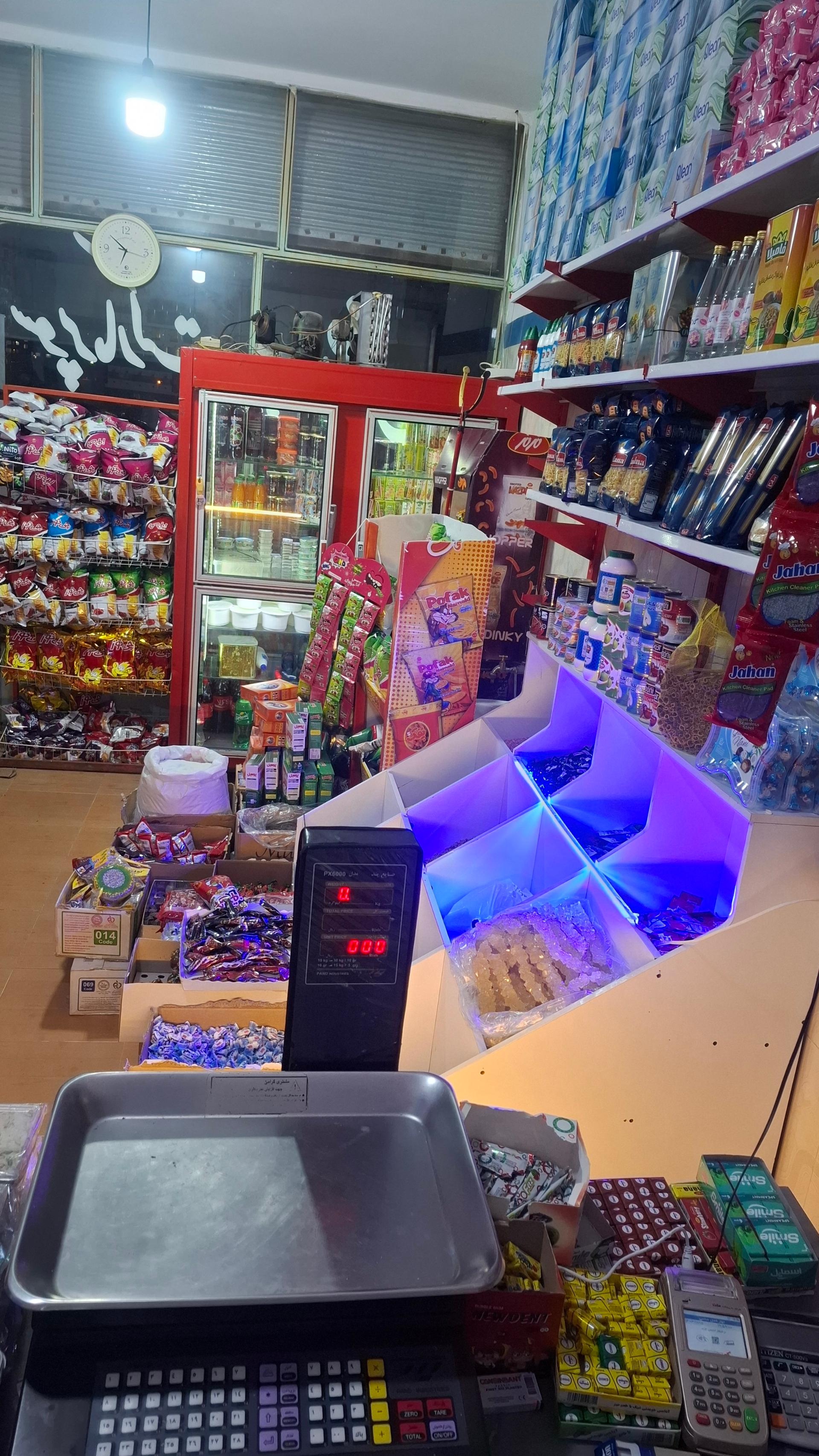 عکس سوپرمارکت چهارفصل عباسی