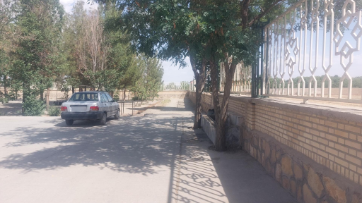 عکس پارکینگ یک امامزاده یحیی
