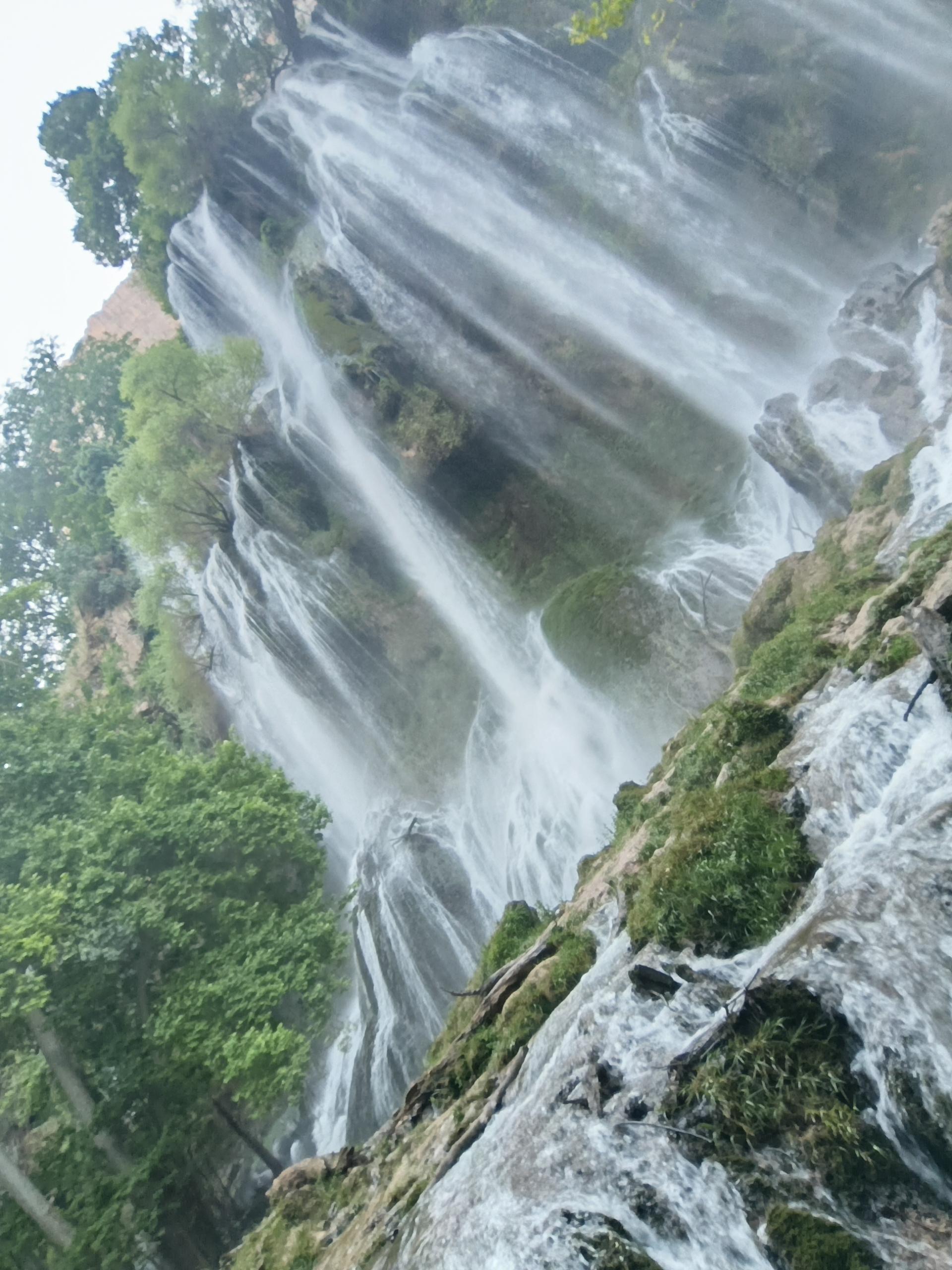 عکس آبشار زرد لیمه