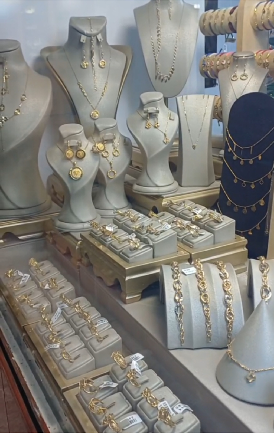 عکس گالری کادویی قصر طلا