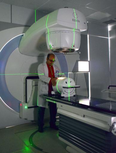 عکس کلینیک فوق تخصصی انکولوژی صدرا