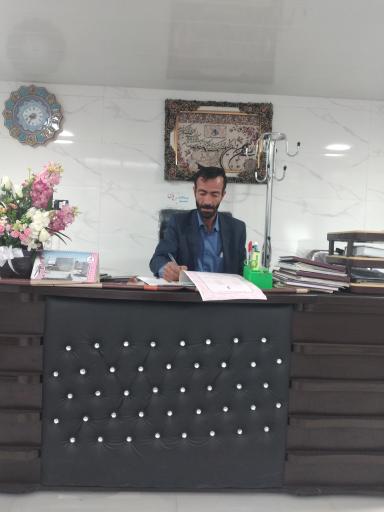 عکس مشاور املاک علی