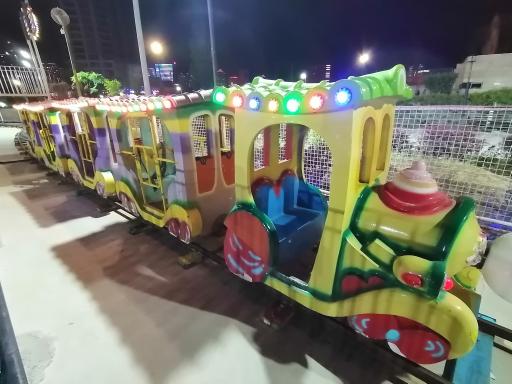 عکس شهربازی کودکان بام لند