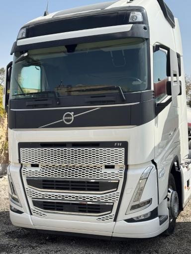 عکس نمایشگاه کامیون دیزل رانان