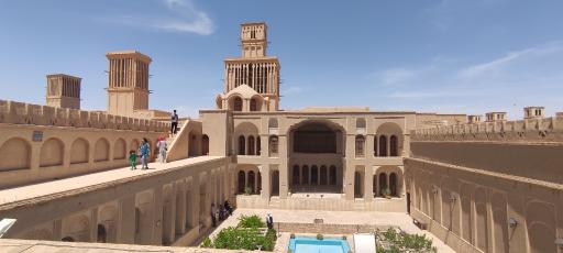 عکس خانه تاریخی آقازاده