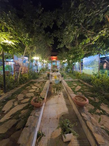 عکس باغ رستوران رز سفید 