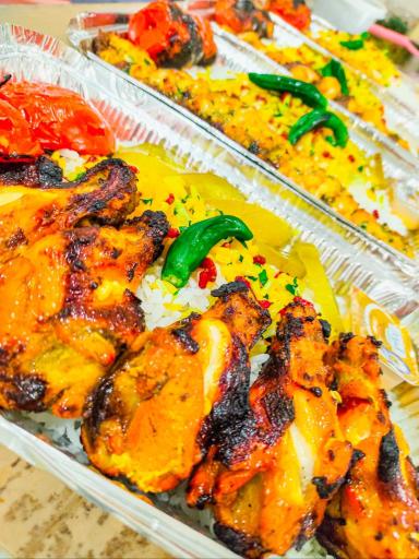 عکس تهیه غذا شاهانه