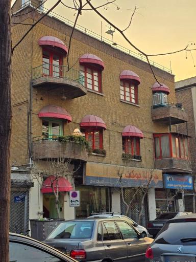 عکس کافه گودو