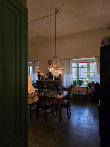 عکس کافه گودو