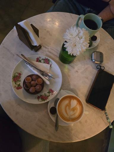 عکس کافه گودو