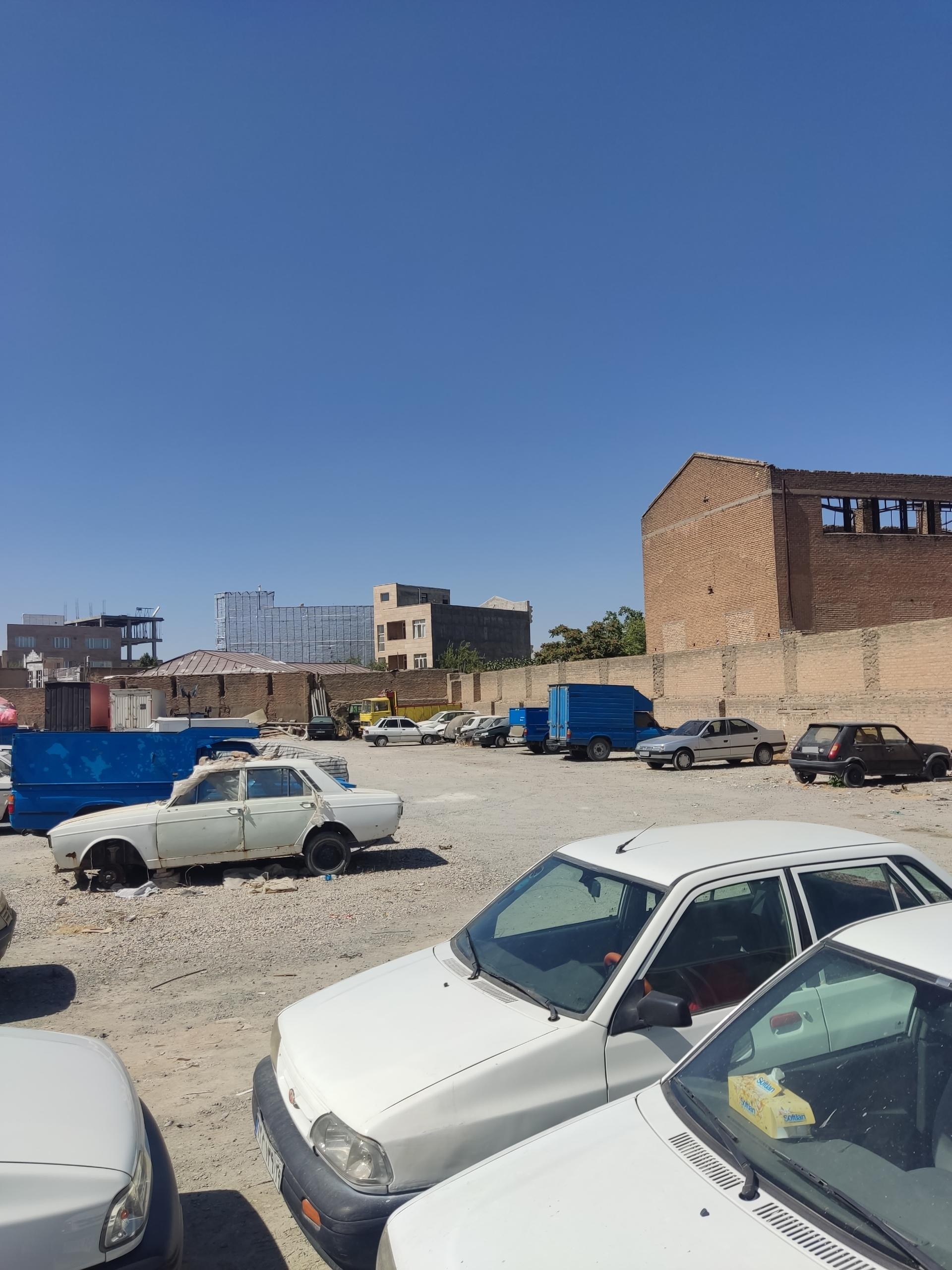 عکس پارکینگ شبانه روزی الیاسی