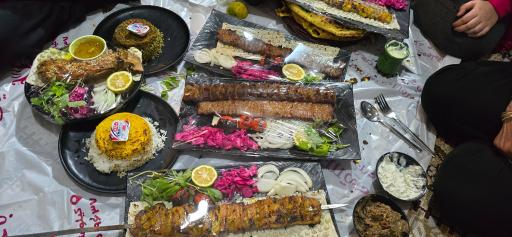 عکس رستوران باغچه طلائی