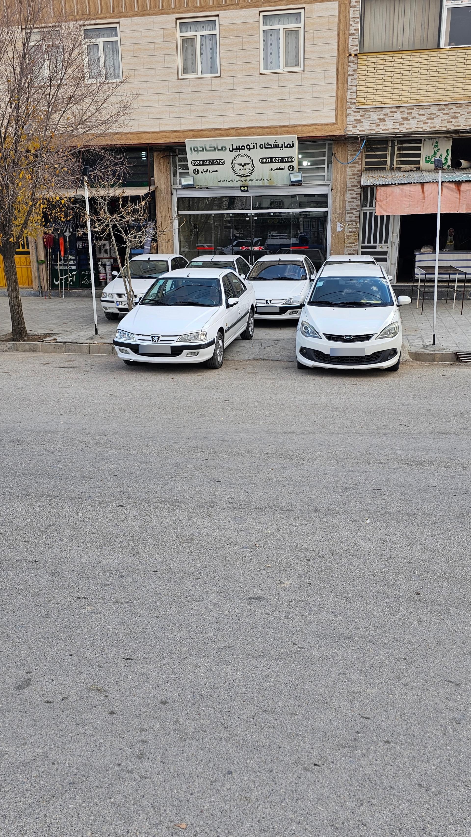 عکس نمایشگاه اتومبیل ماکادور