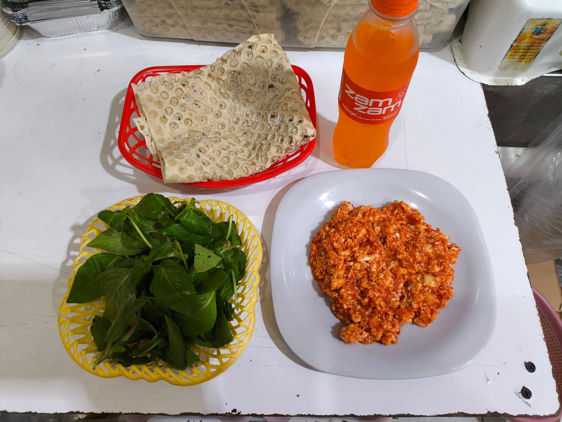 عکس صبحانه خوری کافه سیرمونی 