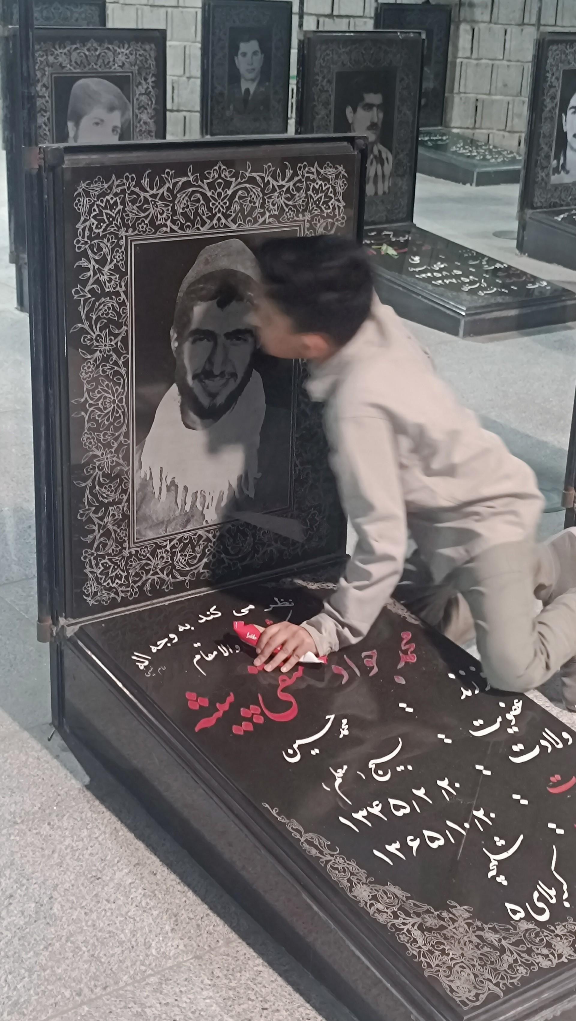 عکس مزار شهید محمد جواد متقی پیشه 