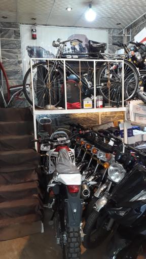 عکس نمایشگاه و فروشگاه موتور سیکلت یاران