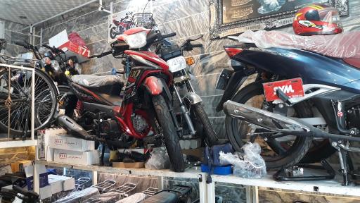 عکس نمایشگاه و فروشگاه موتور سیکلت یاران