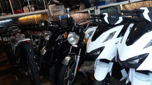 عکس نمایشگاه و فروشگاه موتور سیکلت یاران