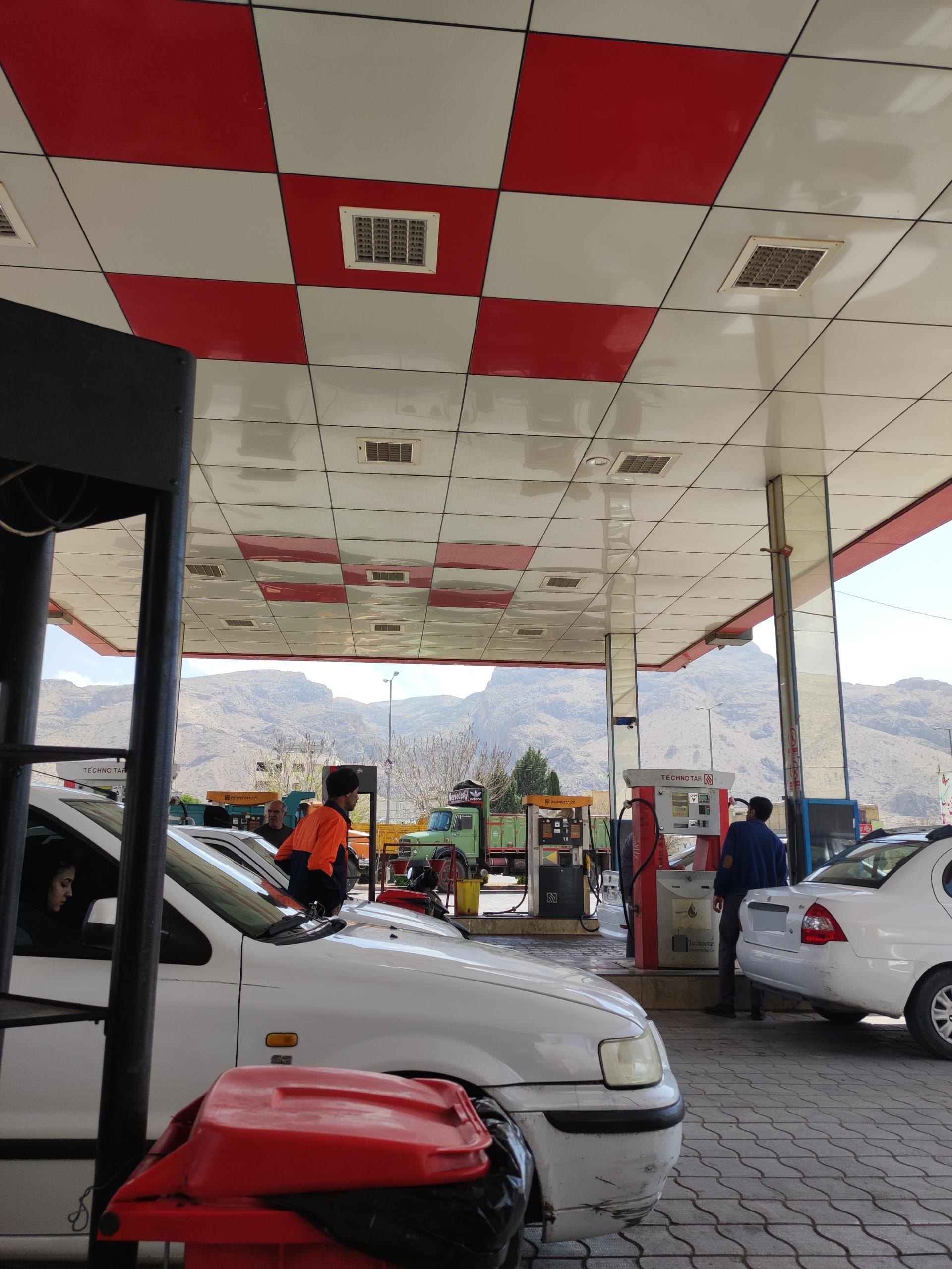 عکس پمپ بنزین خلیلی