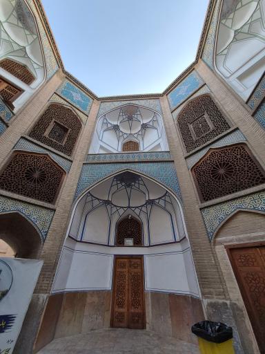 عکس حوزه علمیه امام صادق چهارباغ