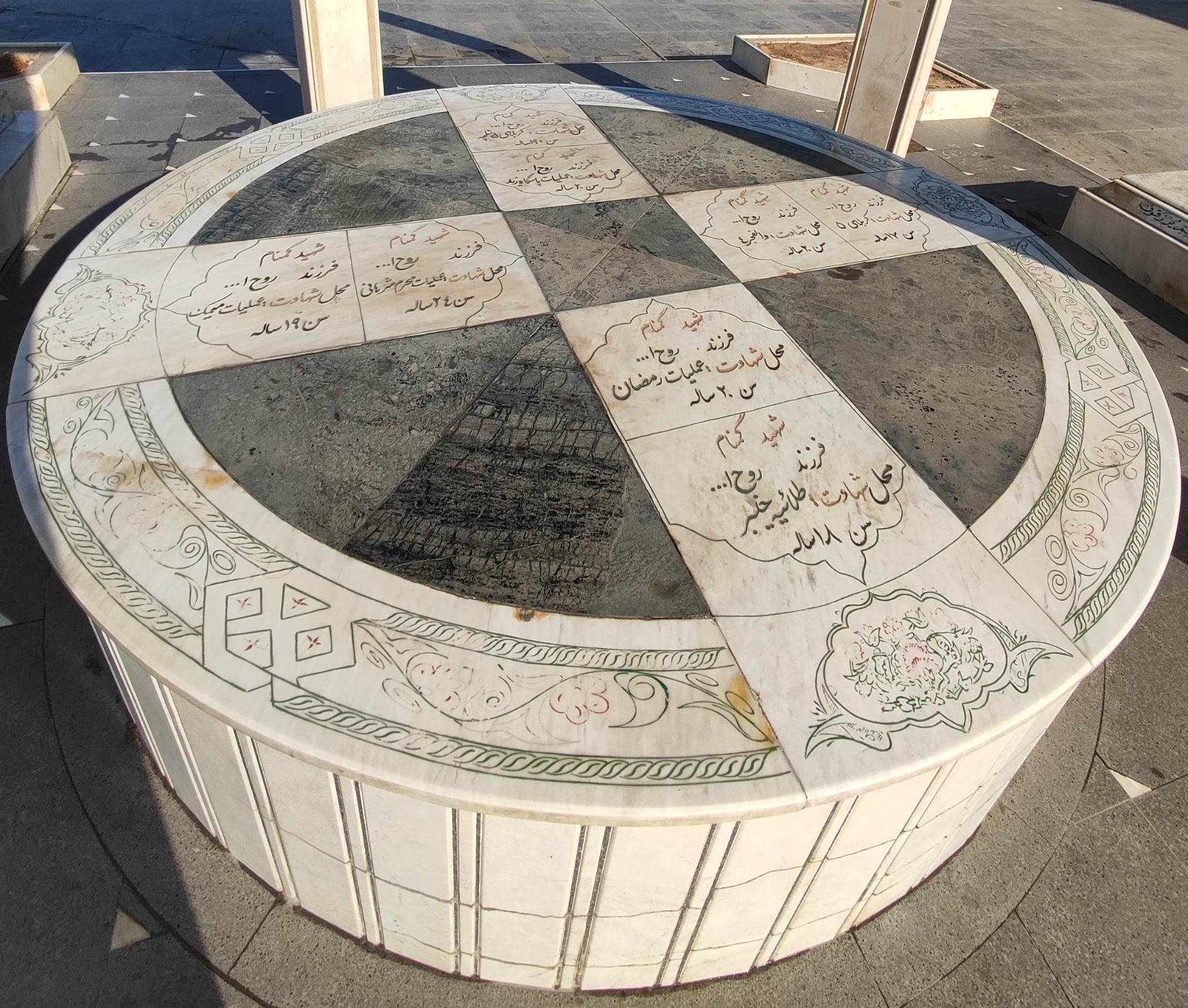 عکس مزار هشت شهید گمنام 