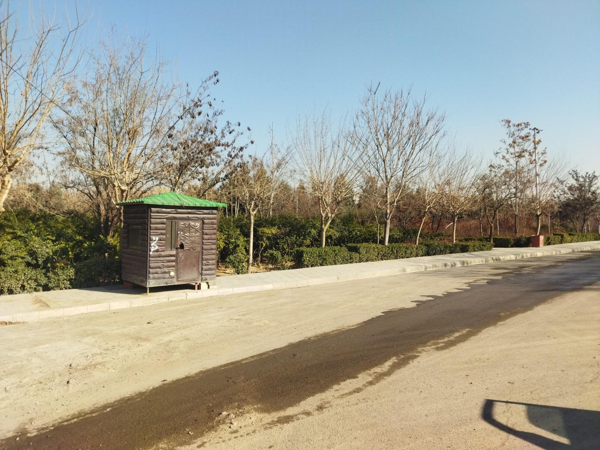 عکس آسایشگاه و نگهبانی بوستان گیاه‌شناسی