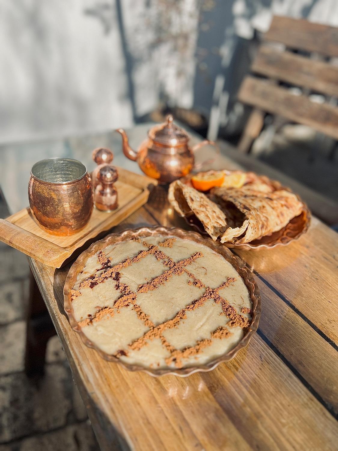 عکس آش و بیرون بر حاج عباس