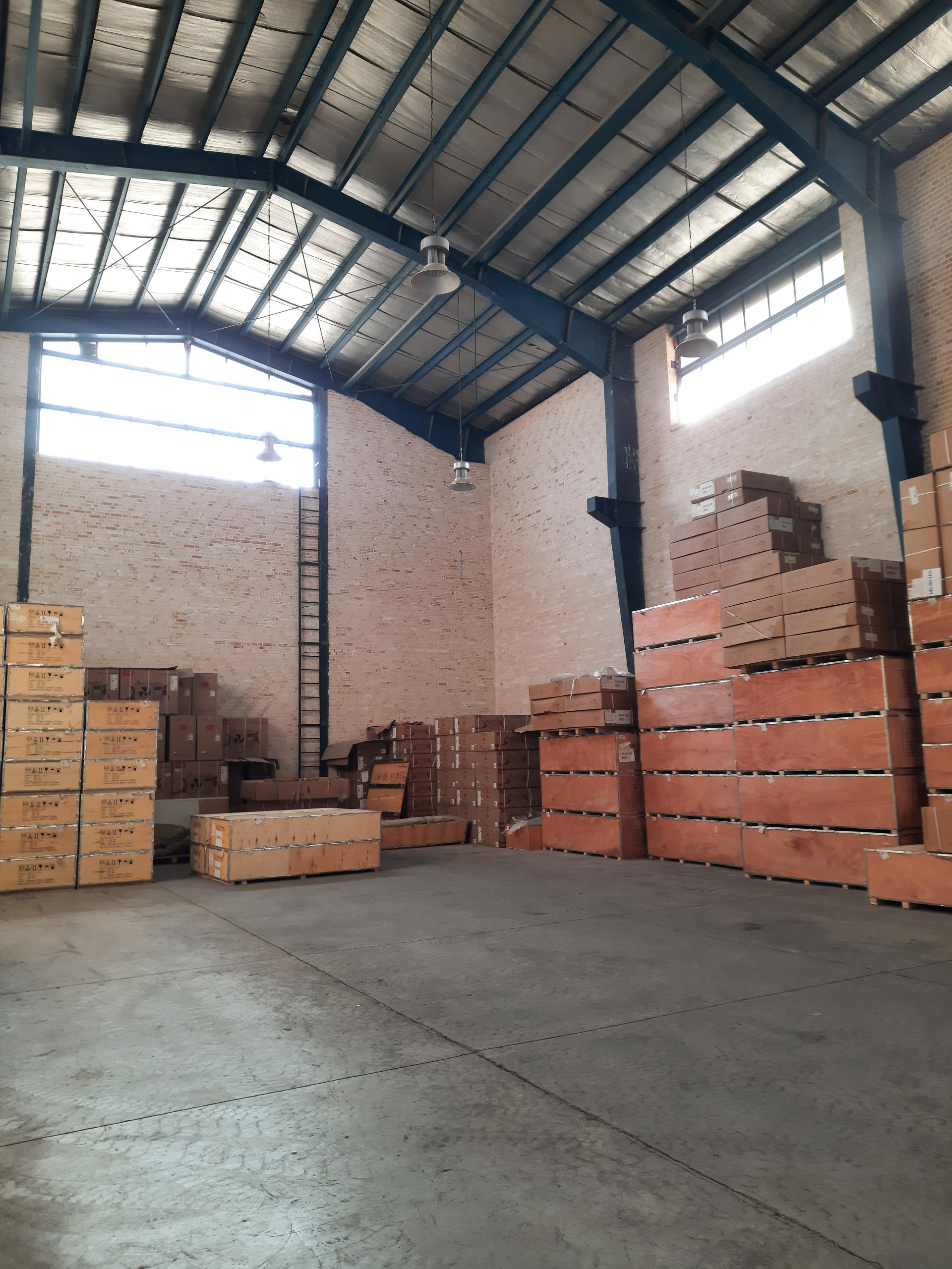 عکس انبار مرکزی طاها لند