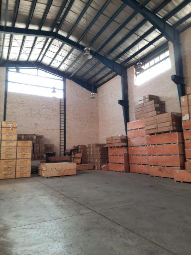 عکس انبار مرکزی طاها لند