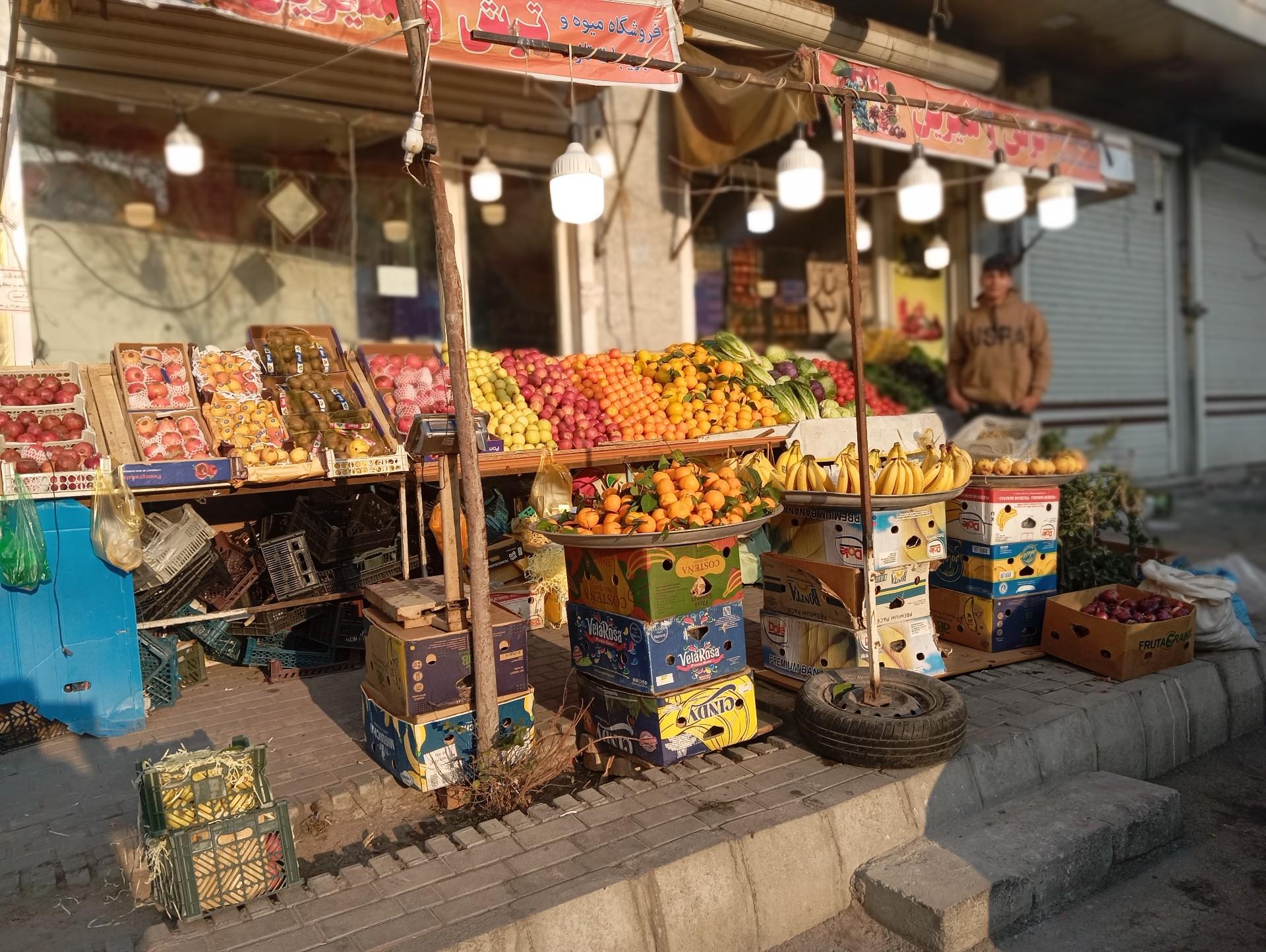 عکس میوه فروشی علی