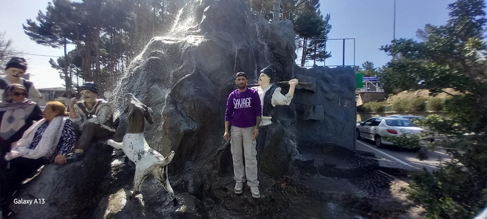 عکس میدان کوهنورد (کاج)