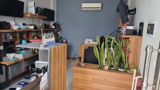 عکس مجموعه تخصصی تعمیرات و فروش قطعات تلفن همراه طلائی