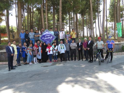 عکس میدان کوهنورد (کاج)