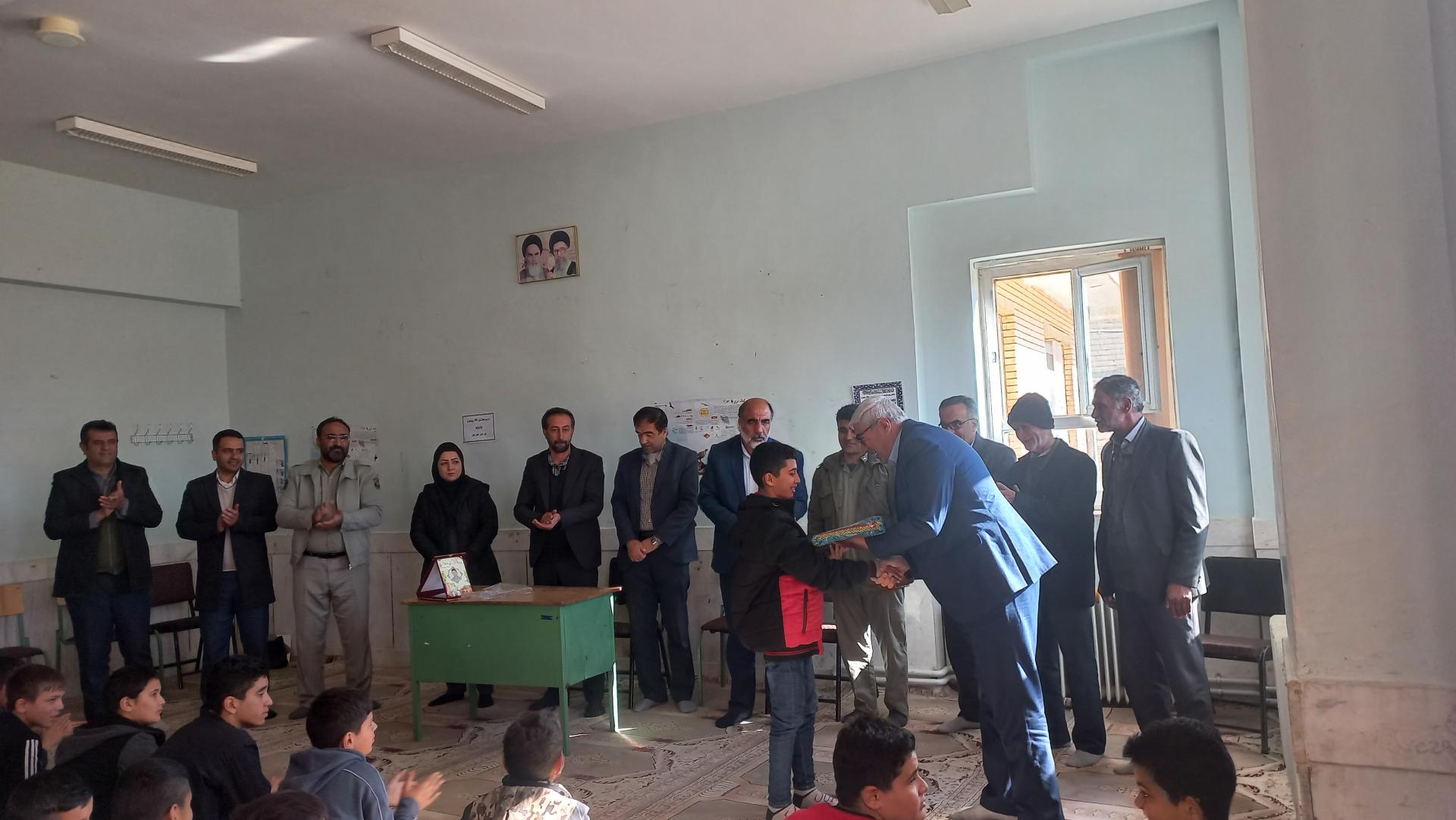 عکس دبیرستان ۲۲ بهمن چلیچه