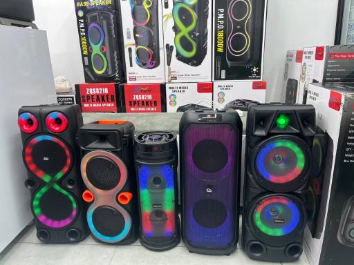 عکس موبایل و اسپیکر امینی