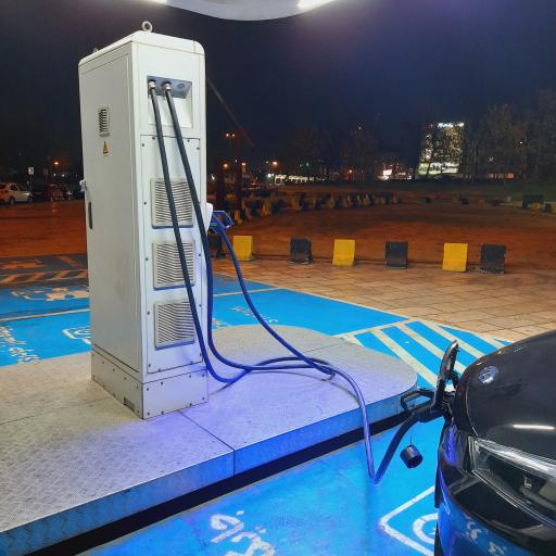 ایستگاه شارژ برج آزادی