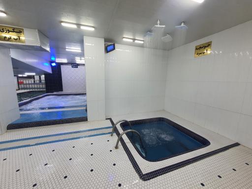 عکس استخر حورتن تهران