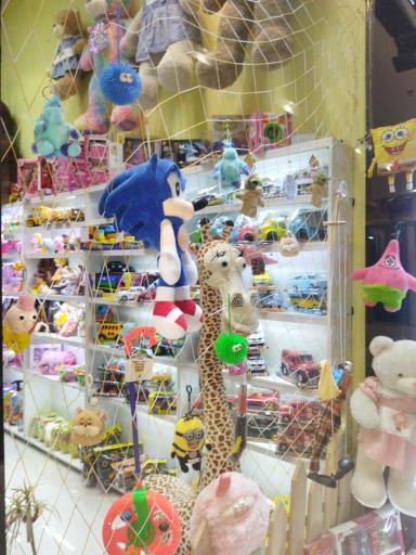 عکس فروشگاه اسباب بازی توت‌فرنگی