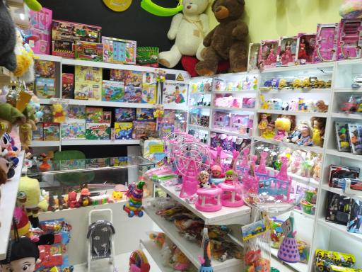 فروشگاه اسباب بازی توت‌فرنگی