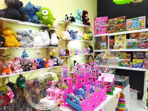 فروشگاه اسباب بازی توت‌فرنگی