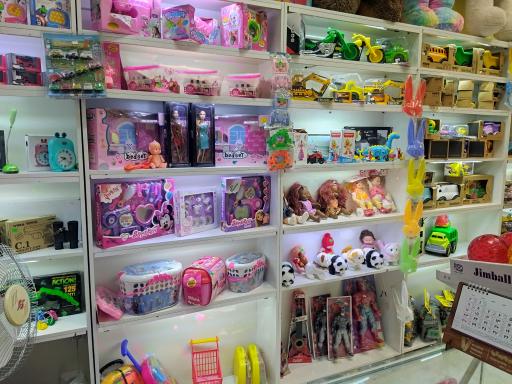 عکس فروشگاه اسباب بازی توت‌فرنگی