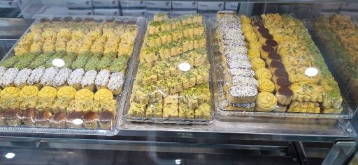 عکس شیرینی فروشی زعفران