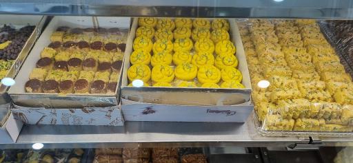 عکس شیرینی فروشی زعفران