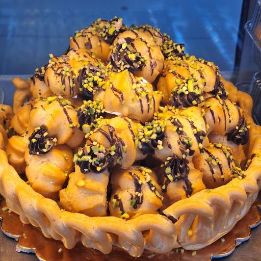 عکس شیرینی فروشی زعفران