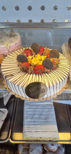 عکس شیرینی فروشی زعفران