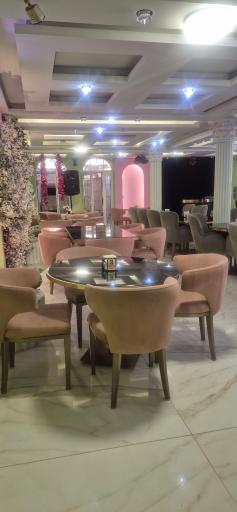 عکس کافه سرای آوین