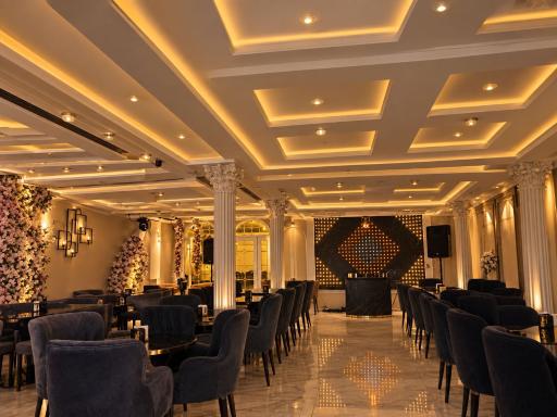 عکس کافه سرای آوین